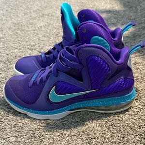 Nike Mens LeBron 9 Summit Lake Hornets Size 8